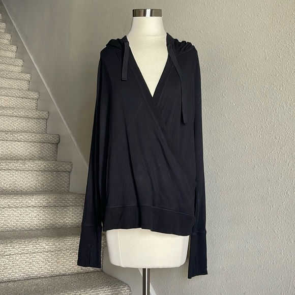 ATHLETA Sz XL Black Long Sleeve Front Crossover Hoodie - Picture 3 of 14